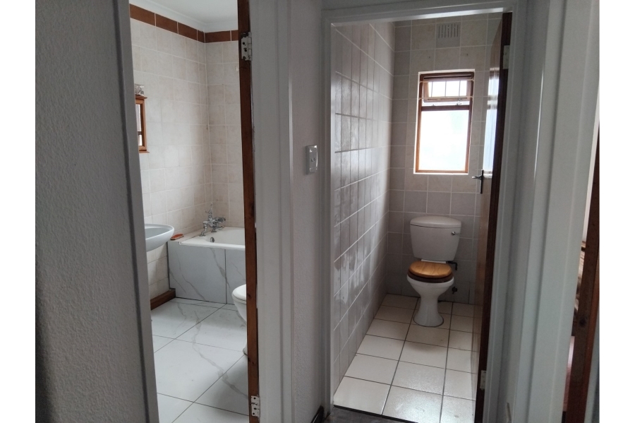 4 Bedroom Property for Sale in Zeekoevlei Western Cape